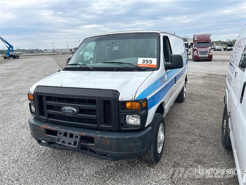 Ford E-150 Econoline Busy / Vany