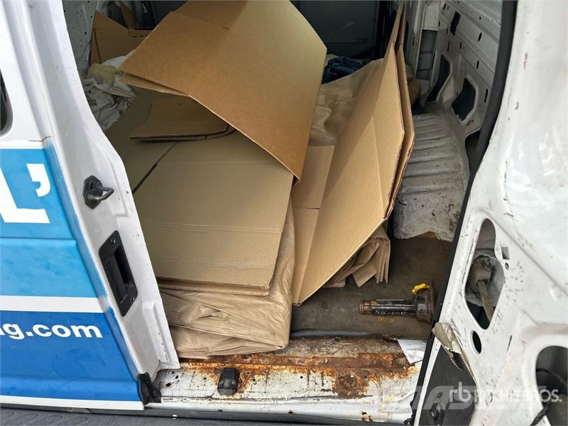 Ford E-150 Econoline Busy / Vany