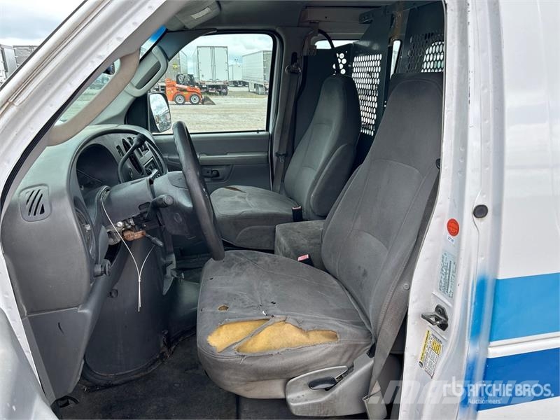 Ford E-150 Econoline Busy / Vany