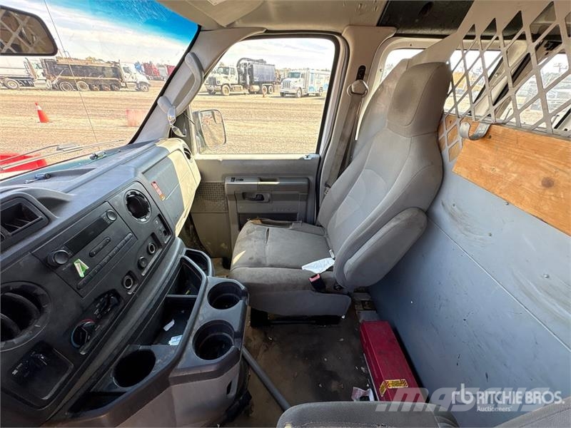 Ford E-250 Dostavna vozila / kombiji