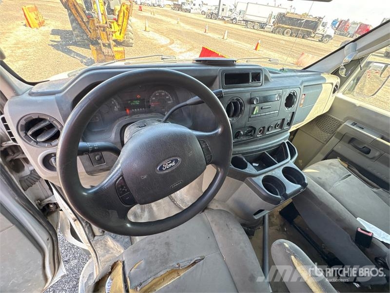 Ford E-250 Dostavna vozila / kombiji