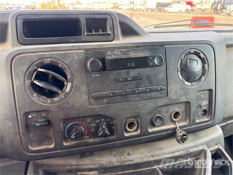 Ford E-250 Dostavna vozila / kombiji