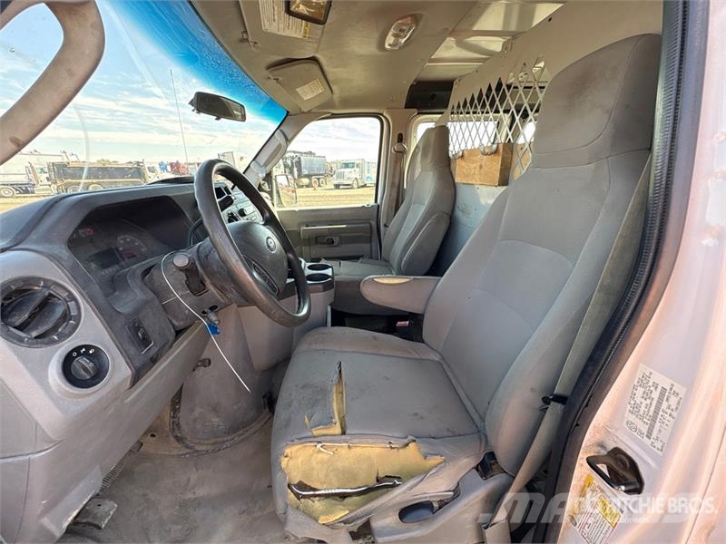 Ford E-250 Dostavna vozila / kombiji