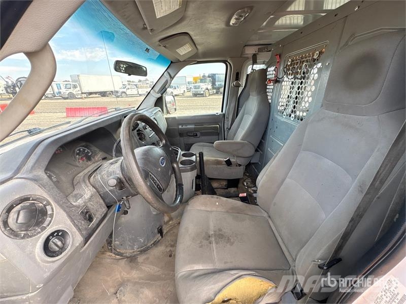 Ford E-250 Dostavna vozila / kombiji