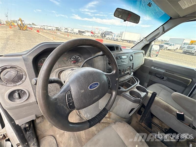 Ford E-250 Dostavna vozila / kombiji