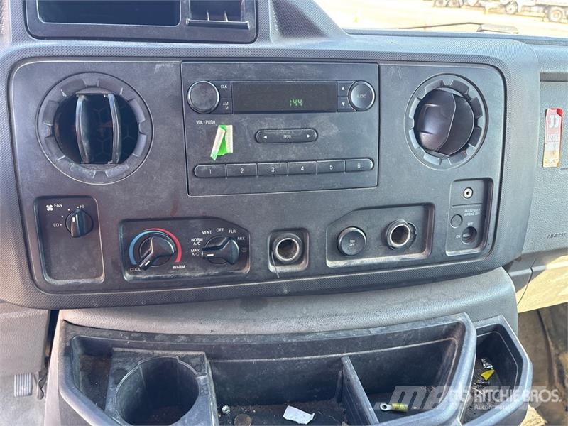 Ford E-250 Dostavna vozila / kombiji