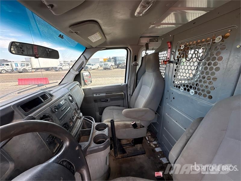 Ford E-250 Dostavna vozila / kombiji