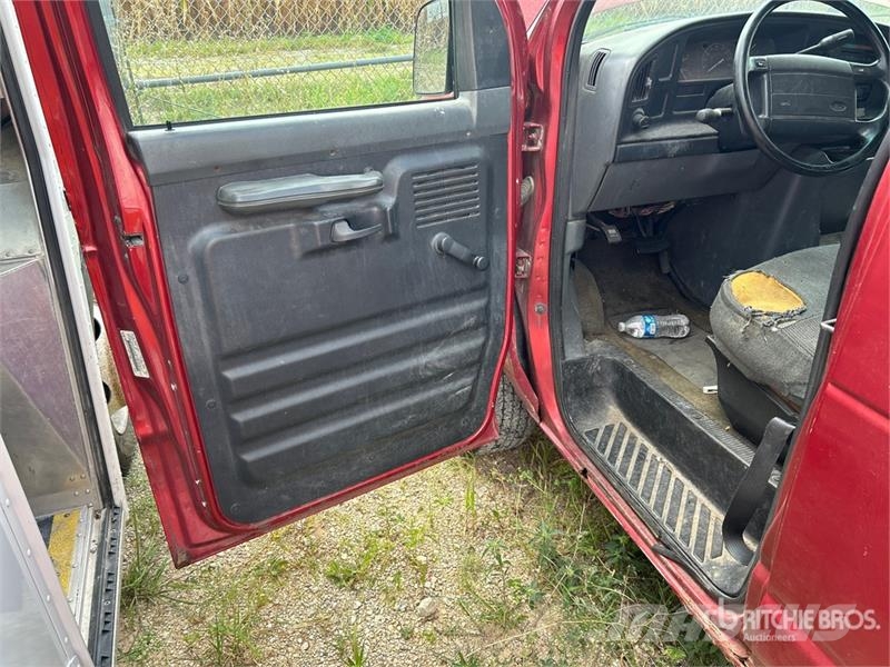 Ford E-350 Busy / Vany