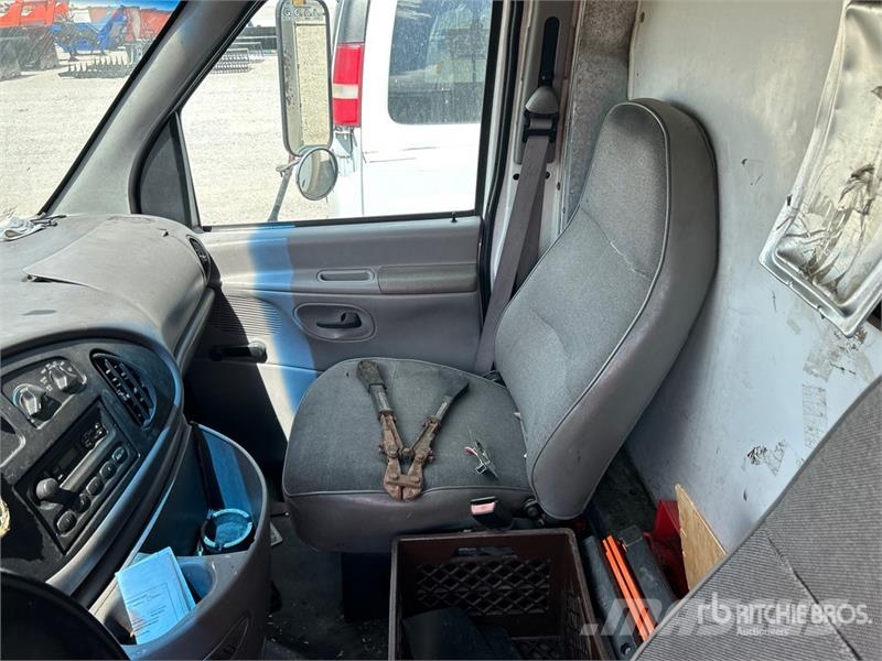 Ford E-350 Busy / Vany