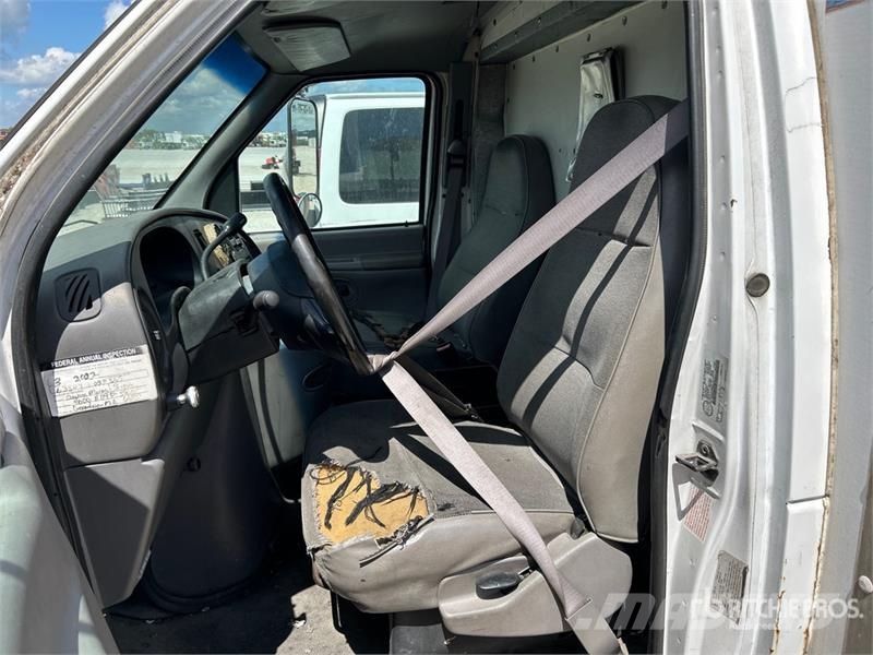 Ford E-350 Busy / Vany