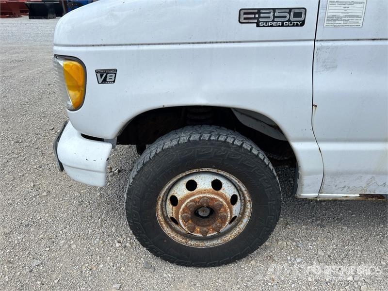 Ford E-350 Busy / Vany
