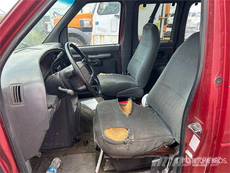 Ford E-350 Busy / Vany
