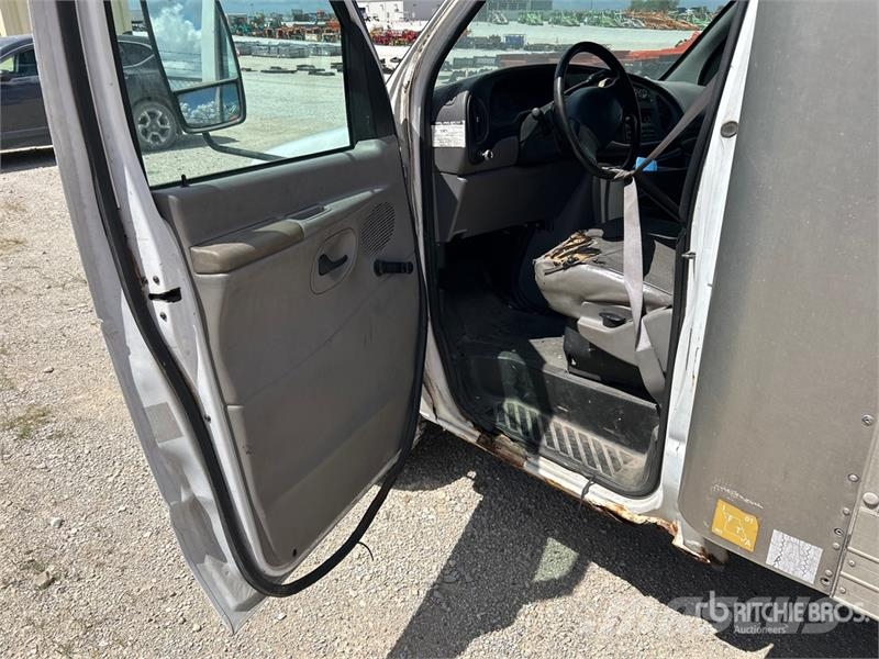 Ford E-350 Busy / Vany