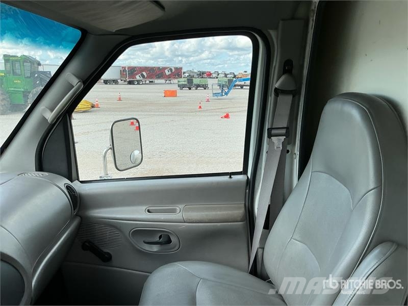 Ford E-350 4x2 Van Truck Sanduk kamioni