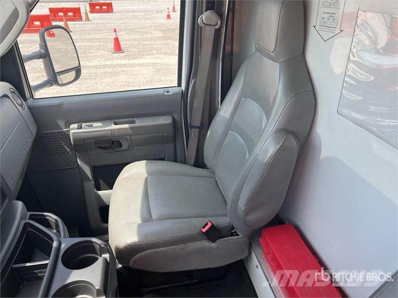 Ford E-350 4x2 Van Truck Sanduk kamioni