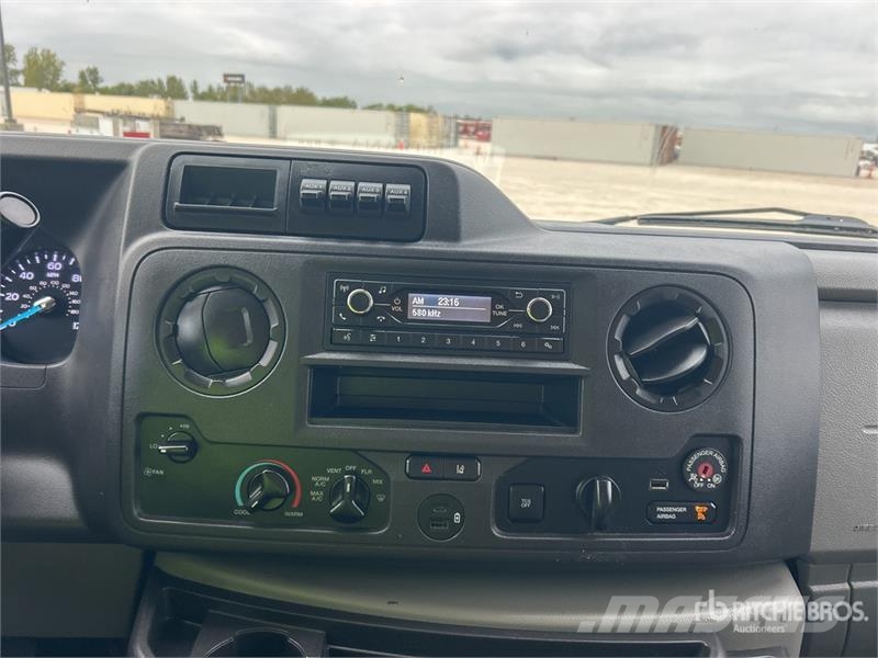 Ford E-350 4x2 Van Truck 貨箱式卡車