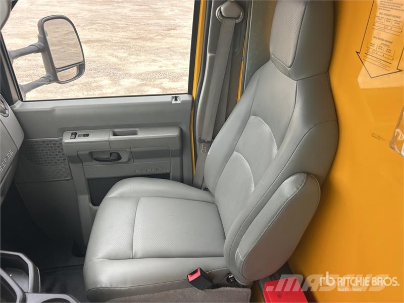 Ford E-350 4x2 Van Truck 貨箱式卡車