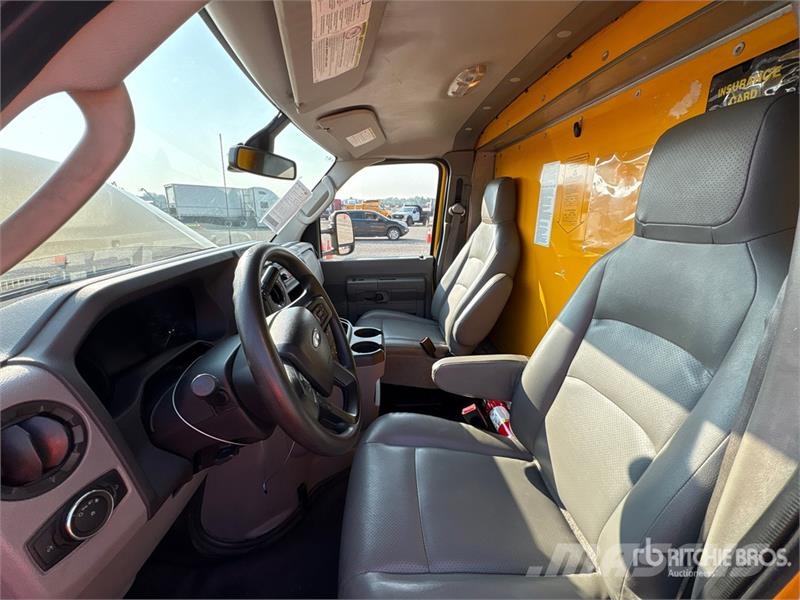 Ford E-350 4x2 Van Truck Bakwagens met gesloten opbouw