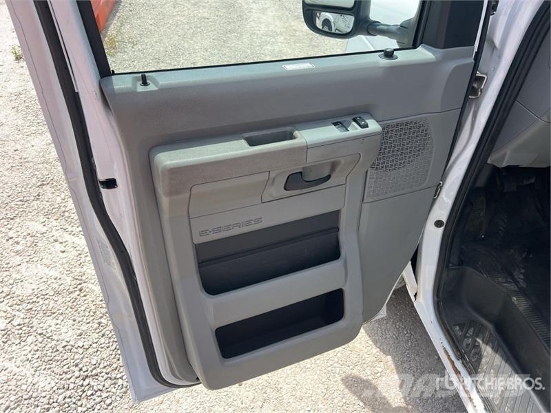 Ford E-350 4x2 Van Truck Sanduk kamioni
