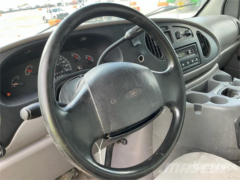 Ford E-350 4x2 Van Truck Sanduk kamioni