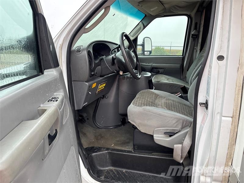 Ford E-550 4x2 Van Truck Box body trucks
