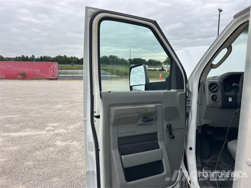 Ford E350 4x2 Van Truck (Inoperable) Camion cassonati