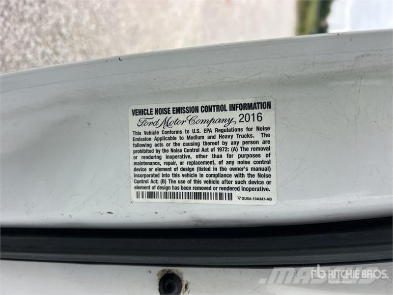 Ford E350 4x2 Van Truck (Inoperable) Camion cassonati