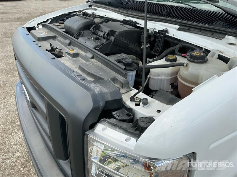 Ford E350 4x2 Van Truck ボックスボディー、ウイング、箱車