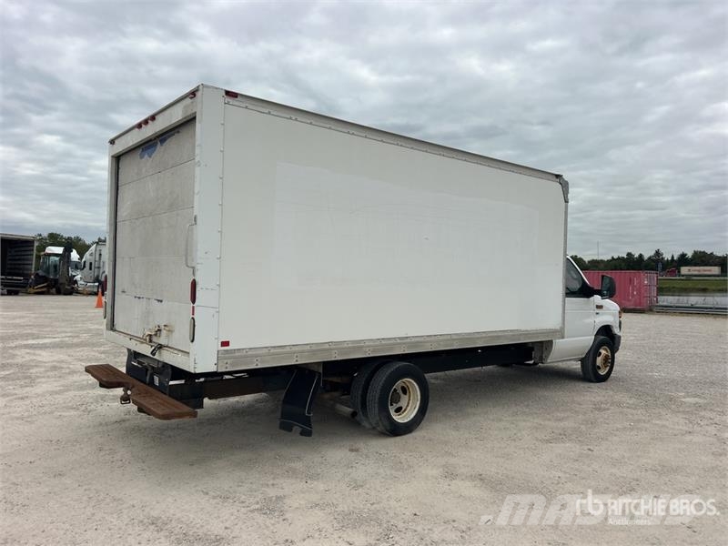 Ford E350 4x2 Van Truck (Inoperable) Camion cassonati