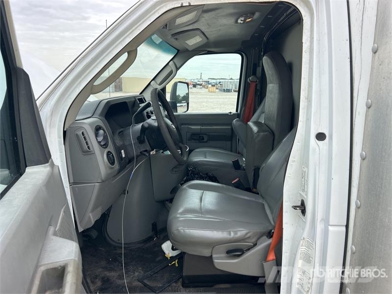 Ford E350 4x2 Van Truck (Inoperable) Camion cassonati