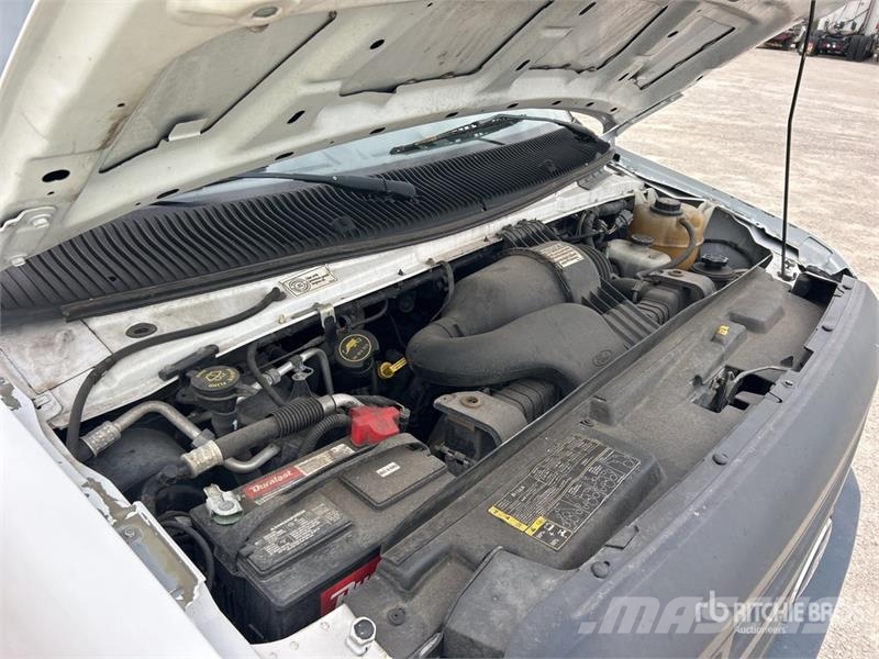 Ford E350 4x2 Van Truck (Inoperable) Camion cassonati
