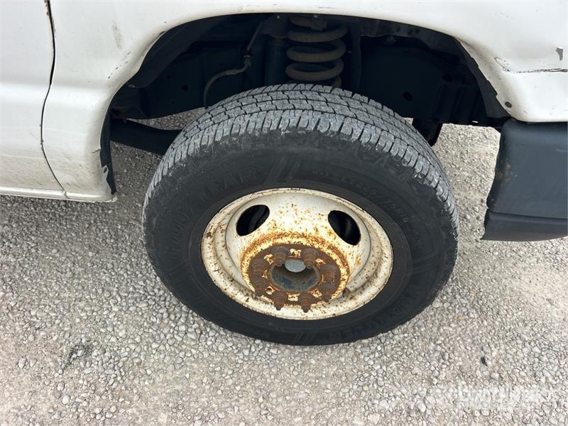 Ford E350 4x2 Van Truck (Inoperable) Camion cassonati