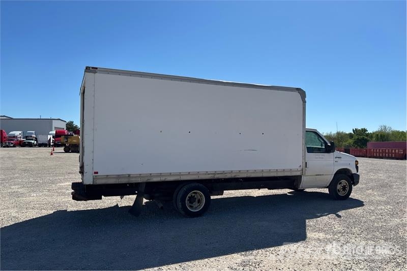 Ford E350 4x2 Van Truck Skříňová nástavba