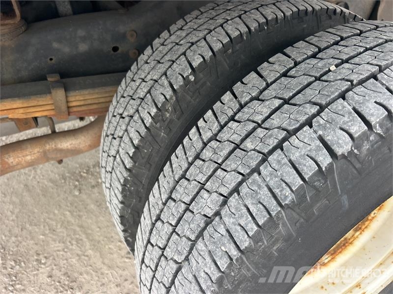 Ford E350 4x2 Van Truck (Inoperable) Camion cassonati