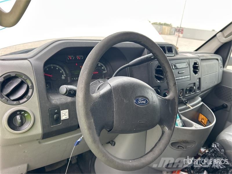 Ford E350 4x2 Van Truck (Inoperable) Camion cassonati