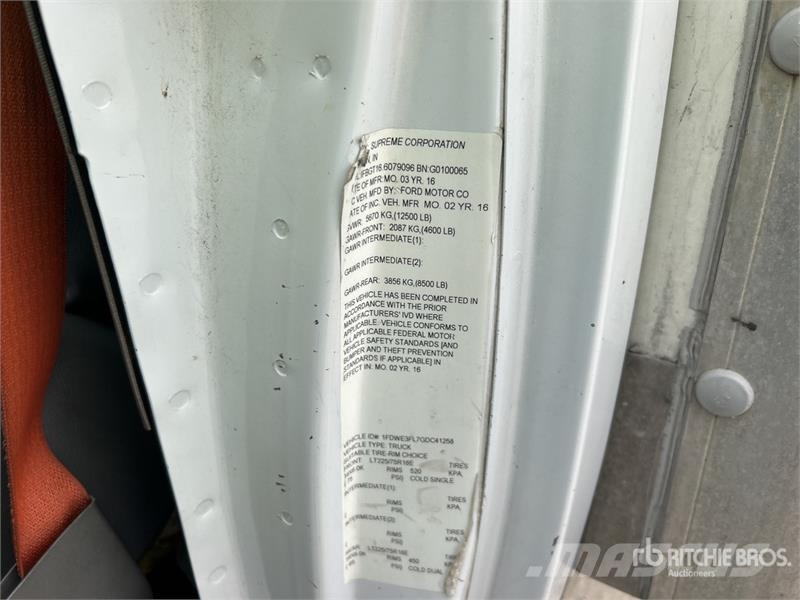 Ford E350 4x2 Van Truck (Inoperable) Camion cassonati