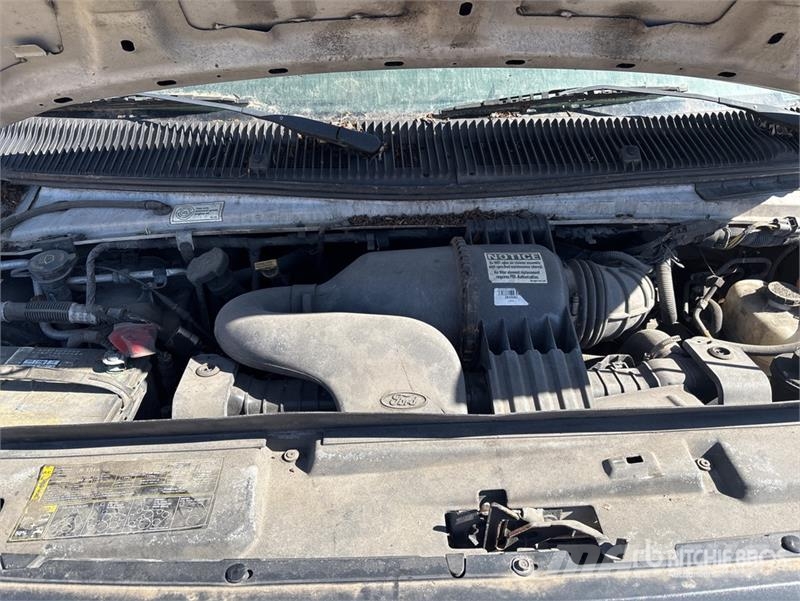 Ford E350 4x2 Van Truck Skříňová nástavba