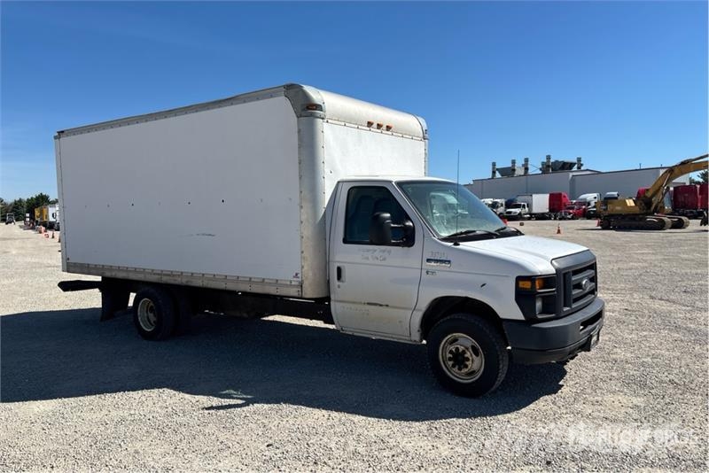 Ford E350 4x2 Van Truck Skříňová nástavba