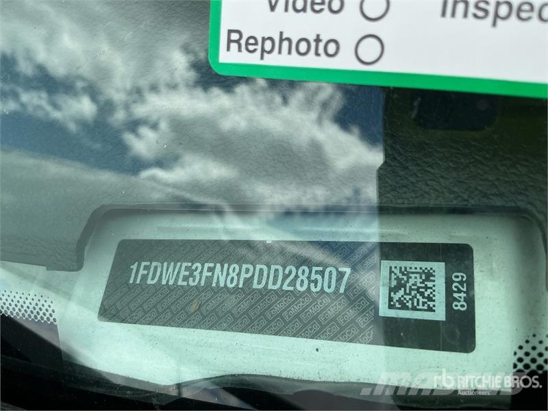 Ford E350 4x2 Van Truck ボックスボディー、ウイング、箱車
