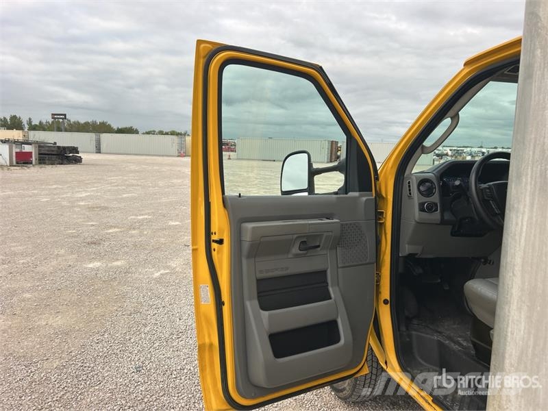 Ford E350 4x2 Van Truck Kofferaufbau