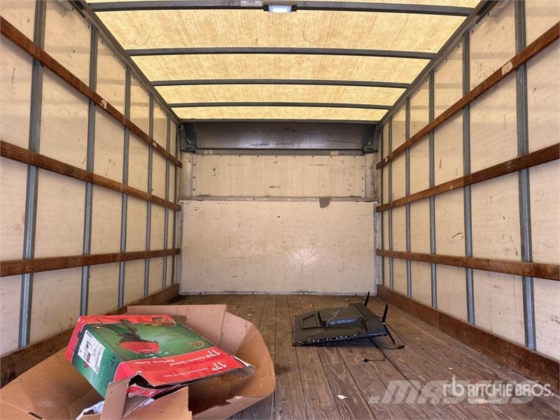 Ford E350 4x2 Van Truck (Inoperable) Camion cassonati
