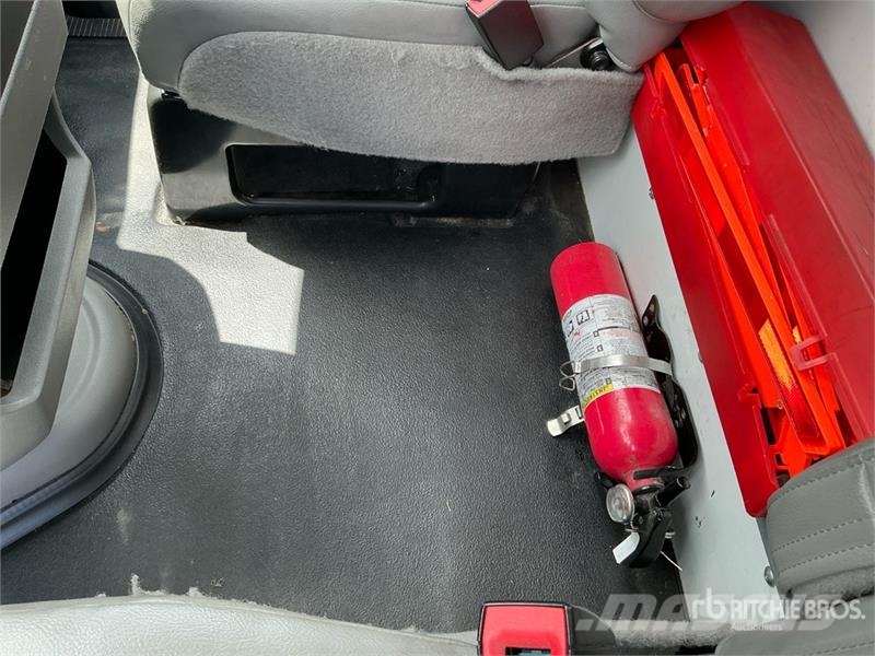 Ford E350 4x2 Van Truck ボックスボディー、ウイング、箱車