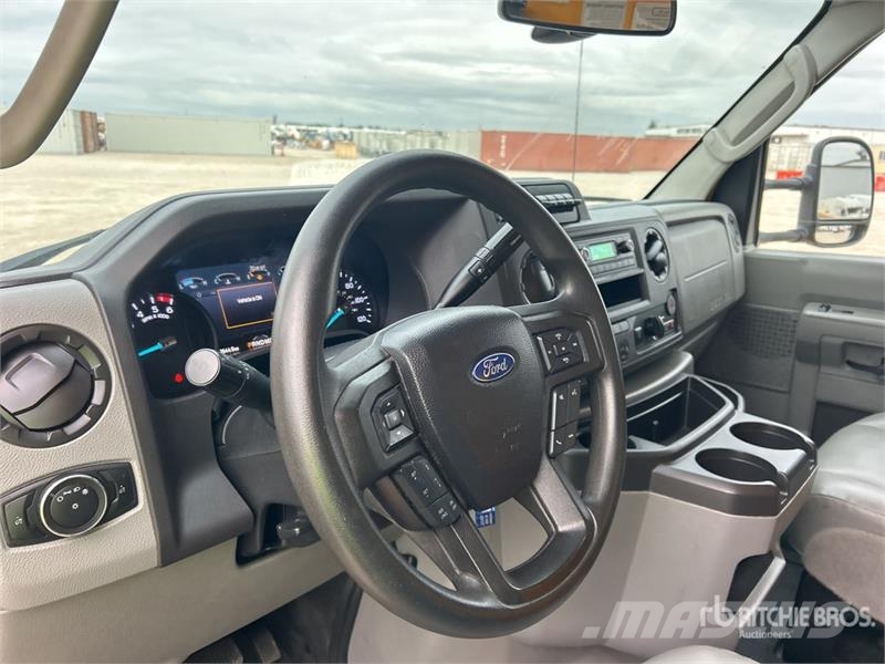 Ford E350 4x2 Van Truck Kofferaufbau