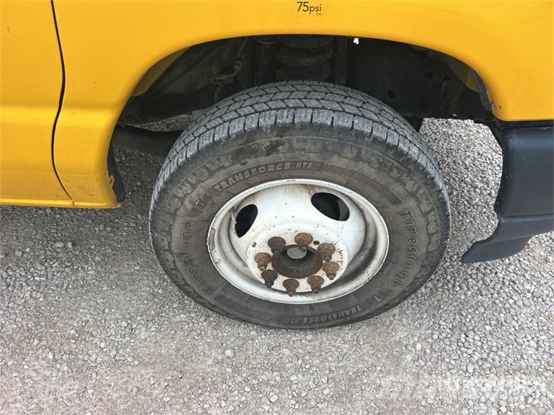 Ford E350 4x2 Van Truck Kofferaufbau