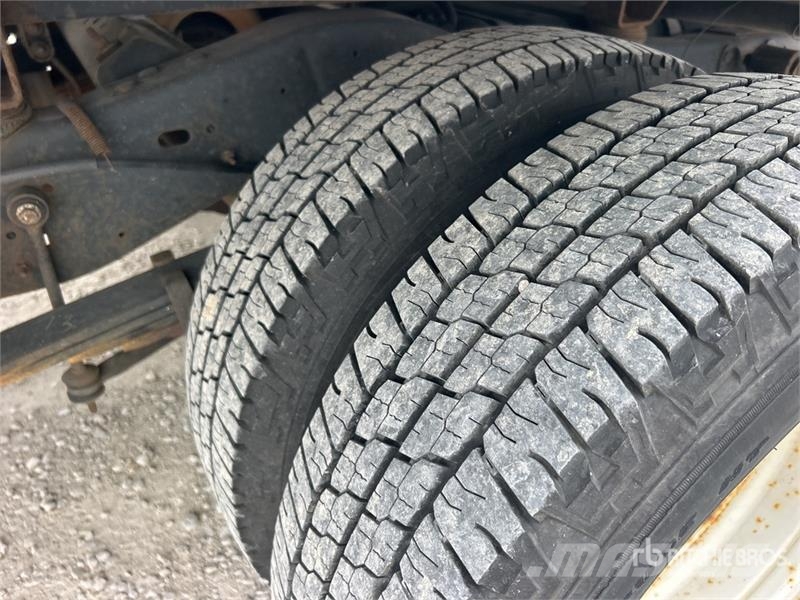 Ford E350 4x2 Van Truck (Inoperable) Camion cassonati