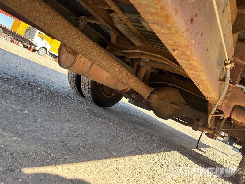Ford E350 4x2 Van Truck Skříňová nástavba
