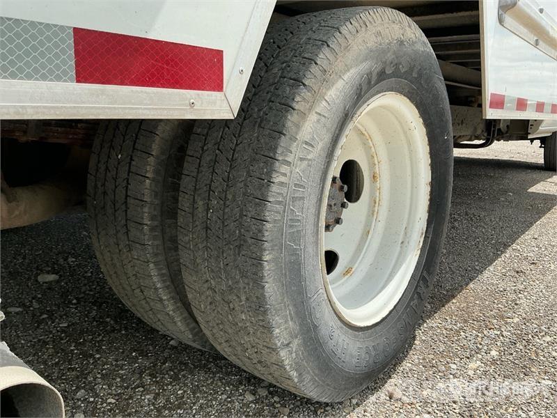 Ford E350 4x2 Van Truck ボックスボディー、ウイング、箱車