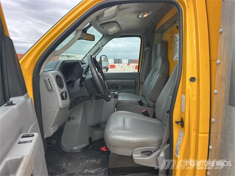 Ford E350 4x2 Van Truck Kofferaufbau