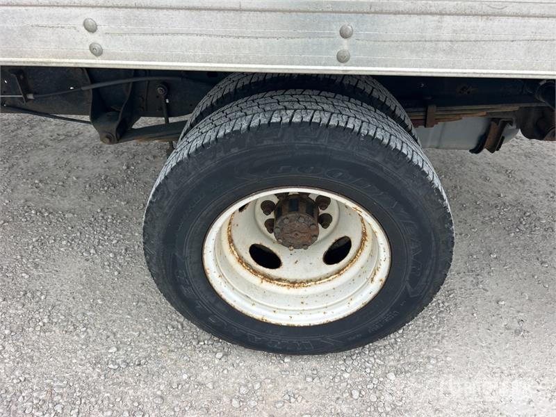 Ford E350 4x2 Van Truck (Inoperable) Camion cassonati