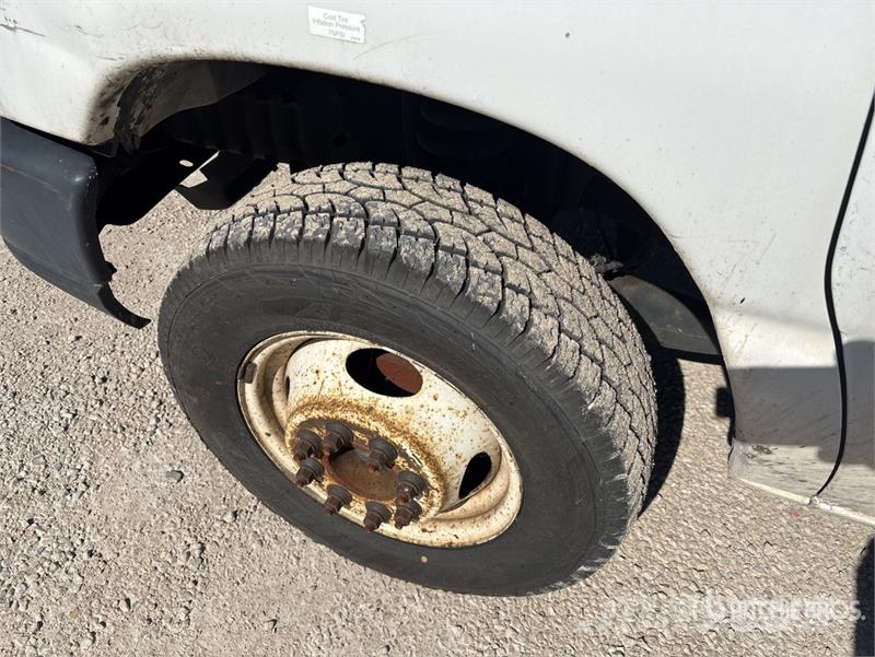 Ford E350 4x2 Van Truck Skříňová nástavba